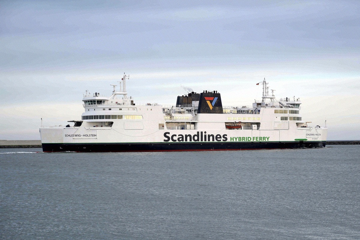 A Scandlines Schleswig-Holstein hibridkompja a Puttgarden – Rødby útvonalon, a Fehmarn-szoroson át.