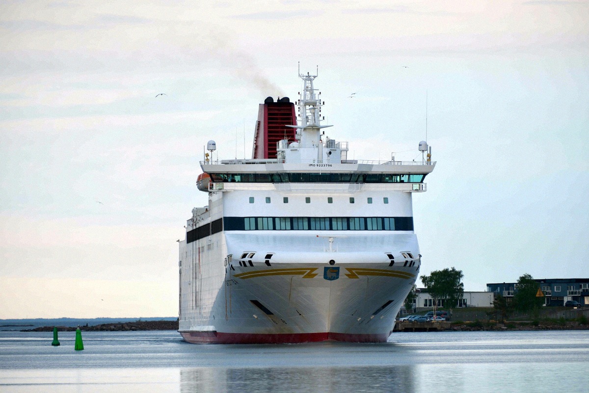 Stena Linen lautta saapuu Rostockin Überseehafeniin – yksi tämän reitin kahdesta varustamosta.