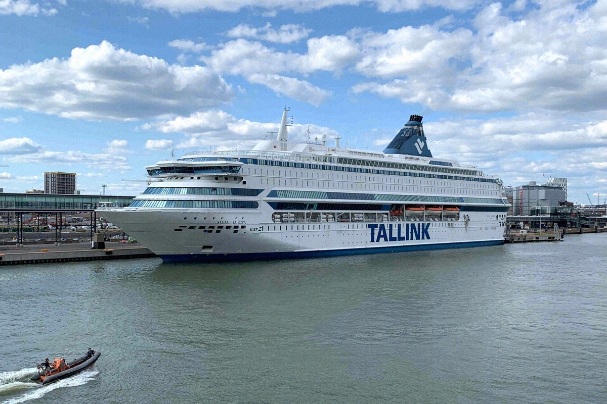 Velký trajekt společnosti Tallink Silja Line v přístavu Helsinky.