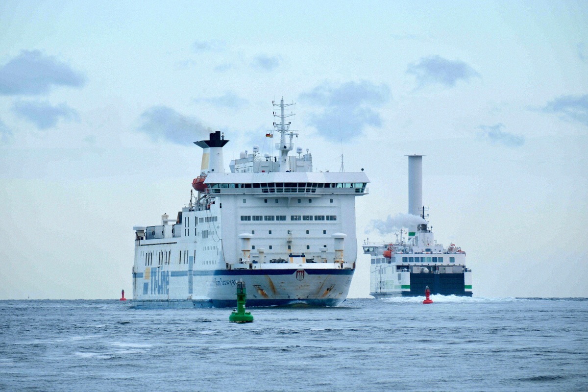 Scandlines hybride veerboot M/V Berlin op de route Rostock-Gedser over de Oostzee